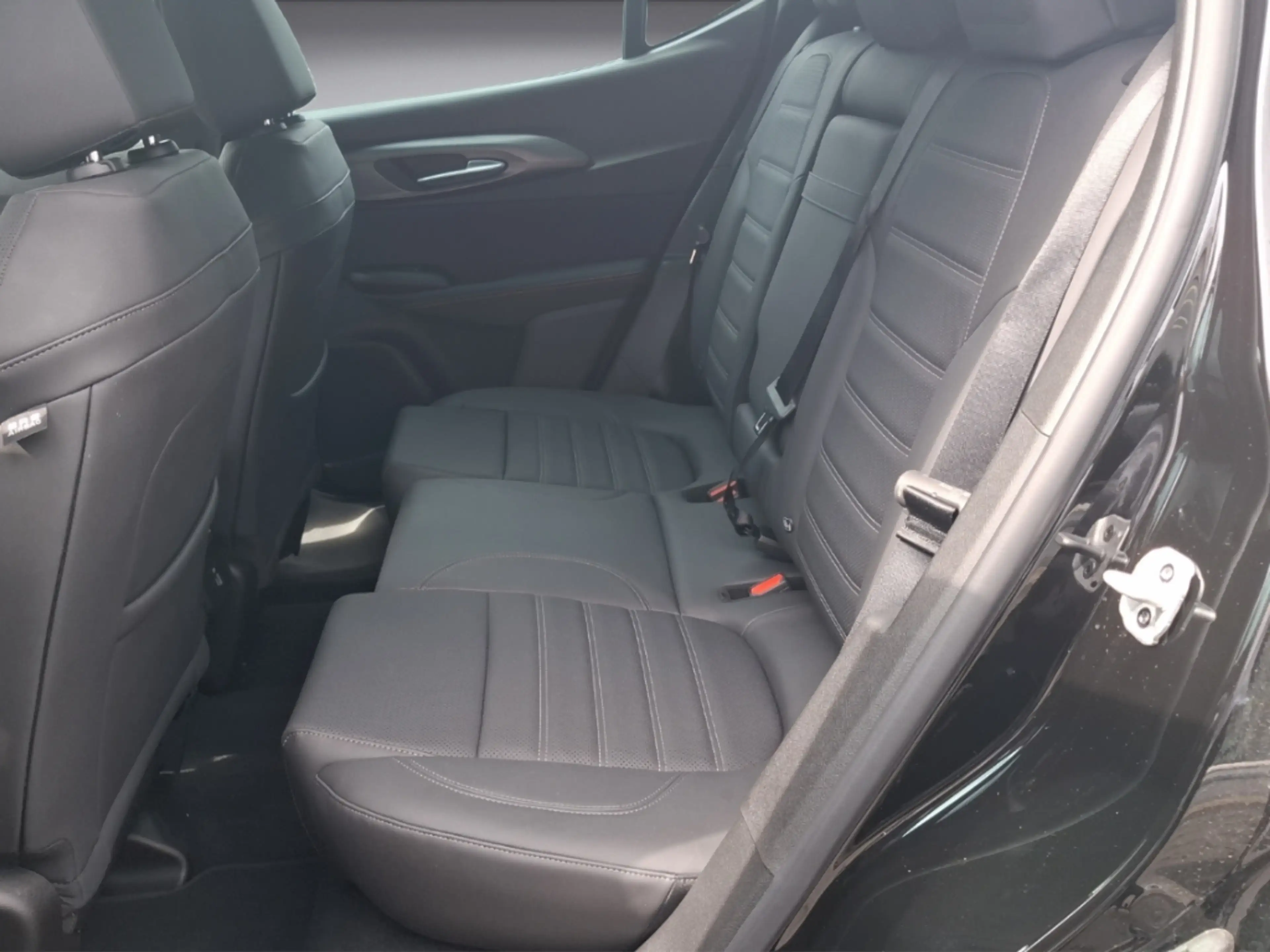 Alfa Romeo Tonale 1.3 T Veloce Plug-In-Hybrid 280PS AT AWD ACC Leder — photo 14