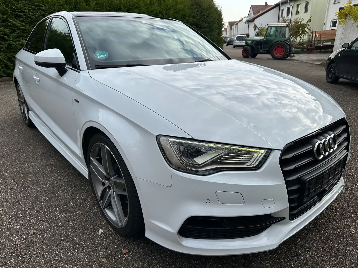 Audi A3 Lim. S-Line Selection Plus S-Tronic Navi Pano Weiß - 1
