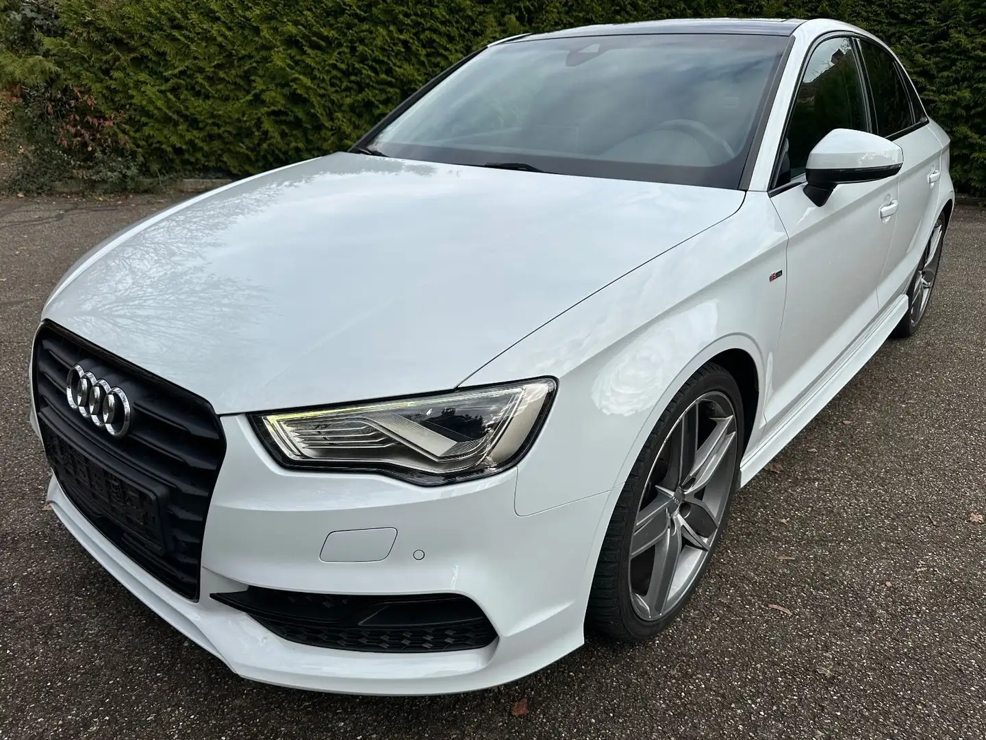 Audi A3 Lim. S-Line Selection Plus S-Tronic Navi Pano Weiß - 2