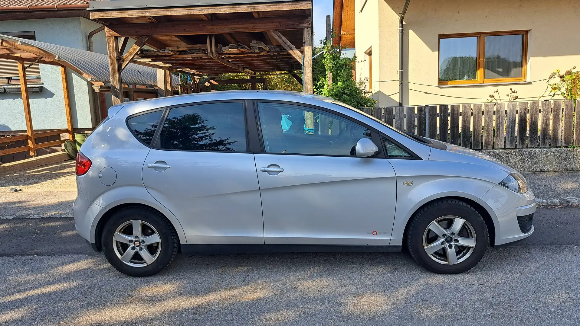 SEAT Altea Chili-Copa 1,6 CR TDI Kombi / Family Van Grau - 2