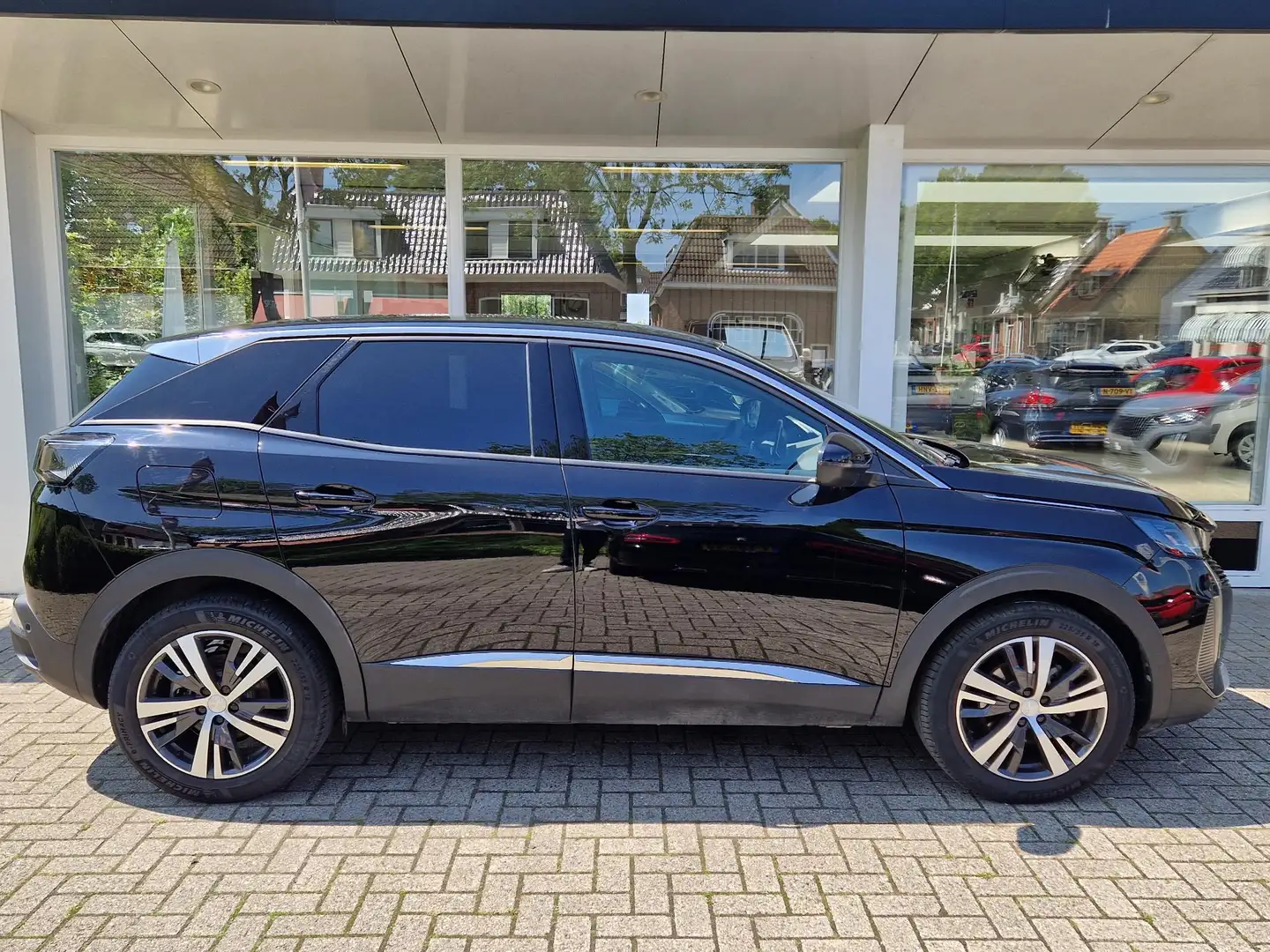 Peugeot 3008 1.2T 130pk Allure Pack Business | Navigatie | Clim Zwart - 2