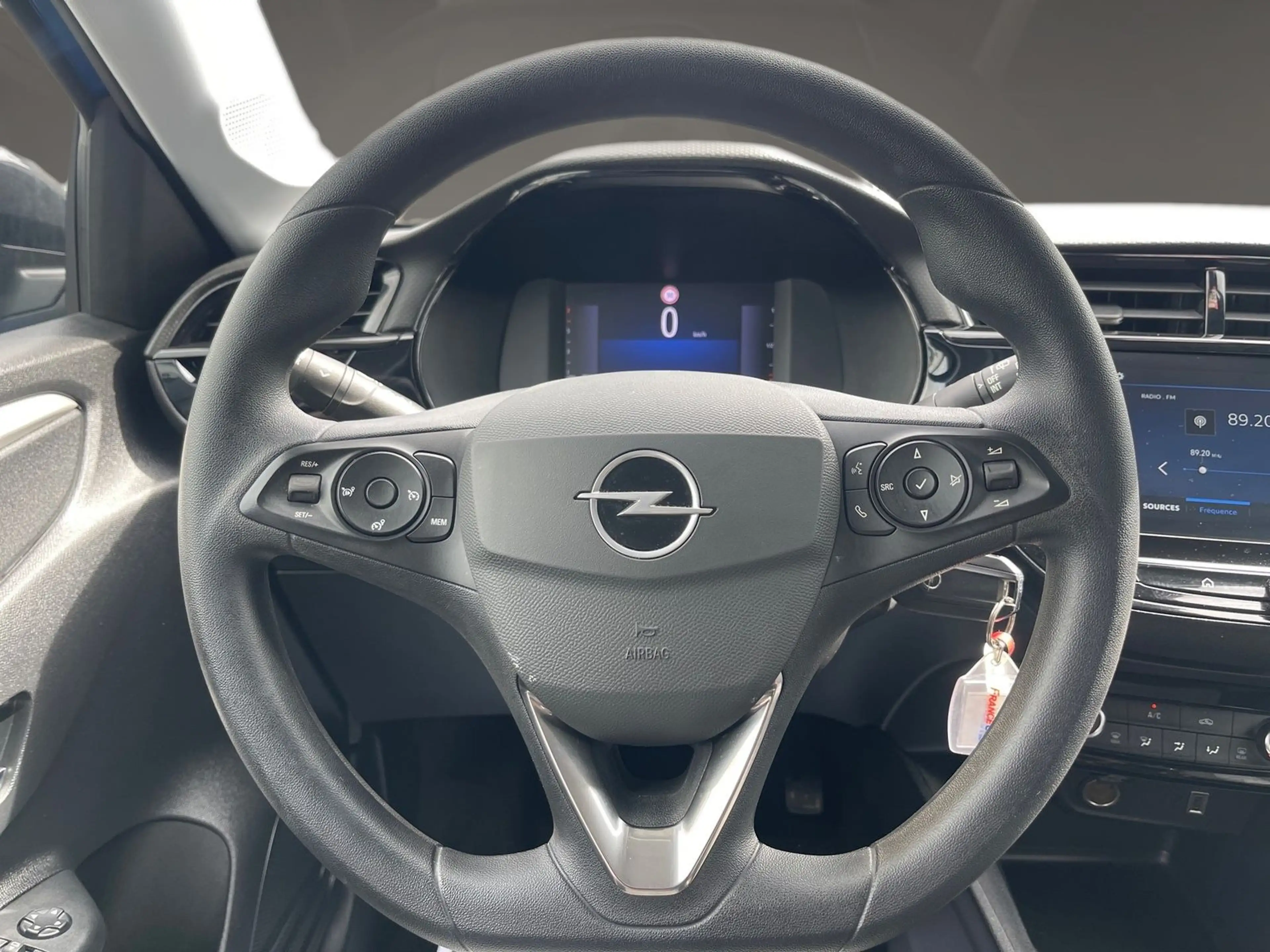 Opel Corsa F Edition Apple CarPlay Kamera PDC Klima — photo 11