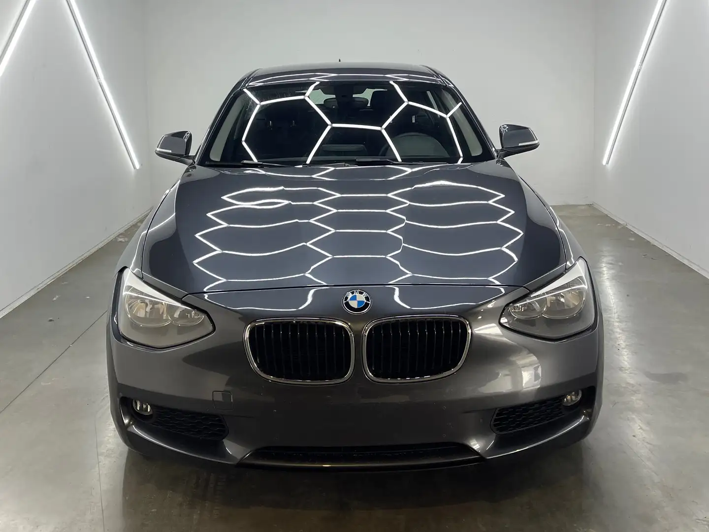 BMW 118 118i Grijs - 2