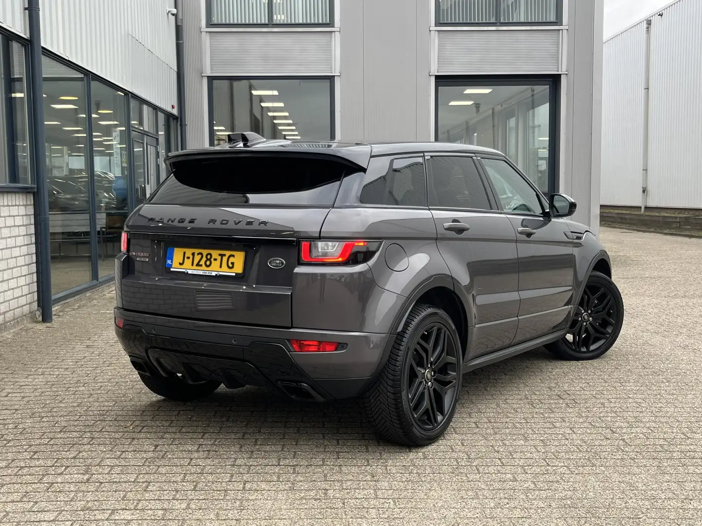 Land Rover Range Rover Evoque 2.0 Si4 HSE Dynamic Panoramadak / Cold Climate Pac Grijs - 2