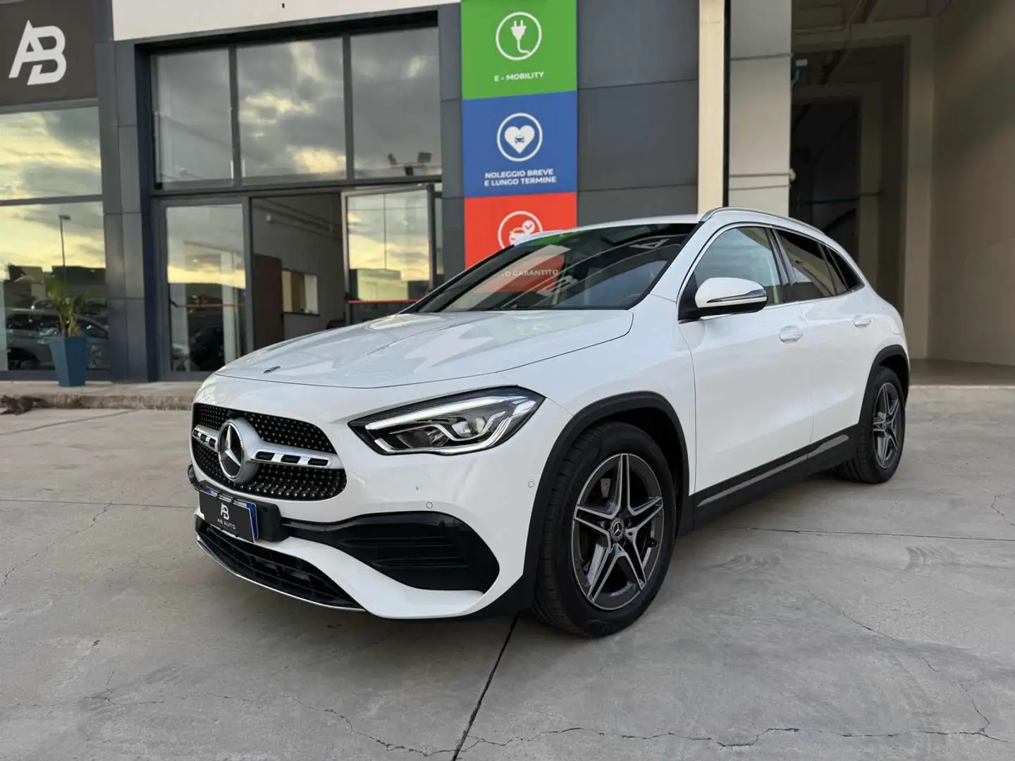 Mercedes-Benz GLA 200 d Automatic Premium Bianco - 1