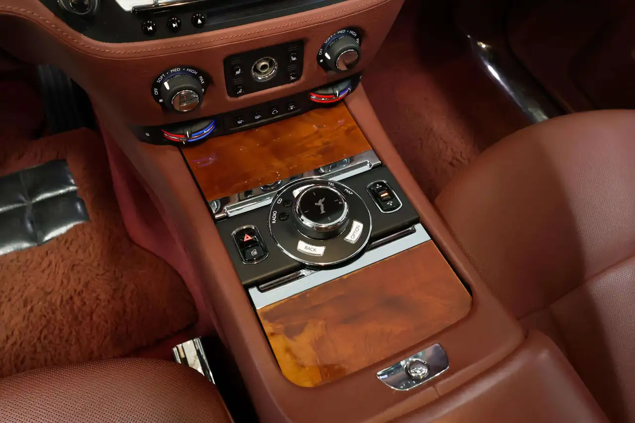 Rolls-Royce Ghost photo Rolls-Royce Ghost