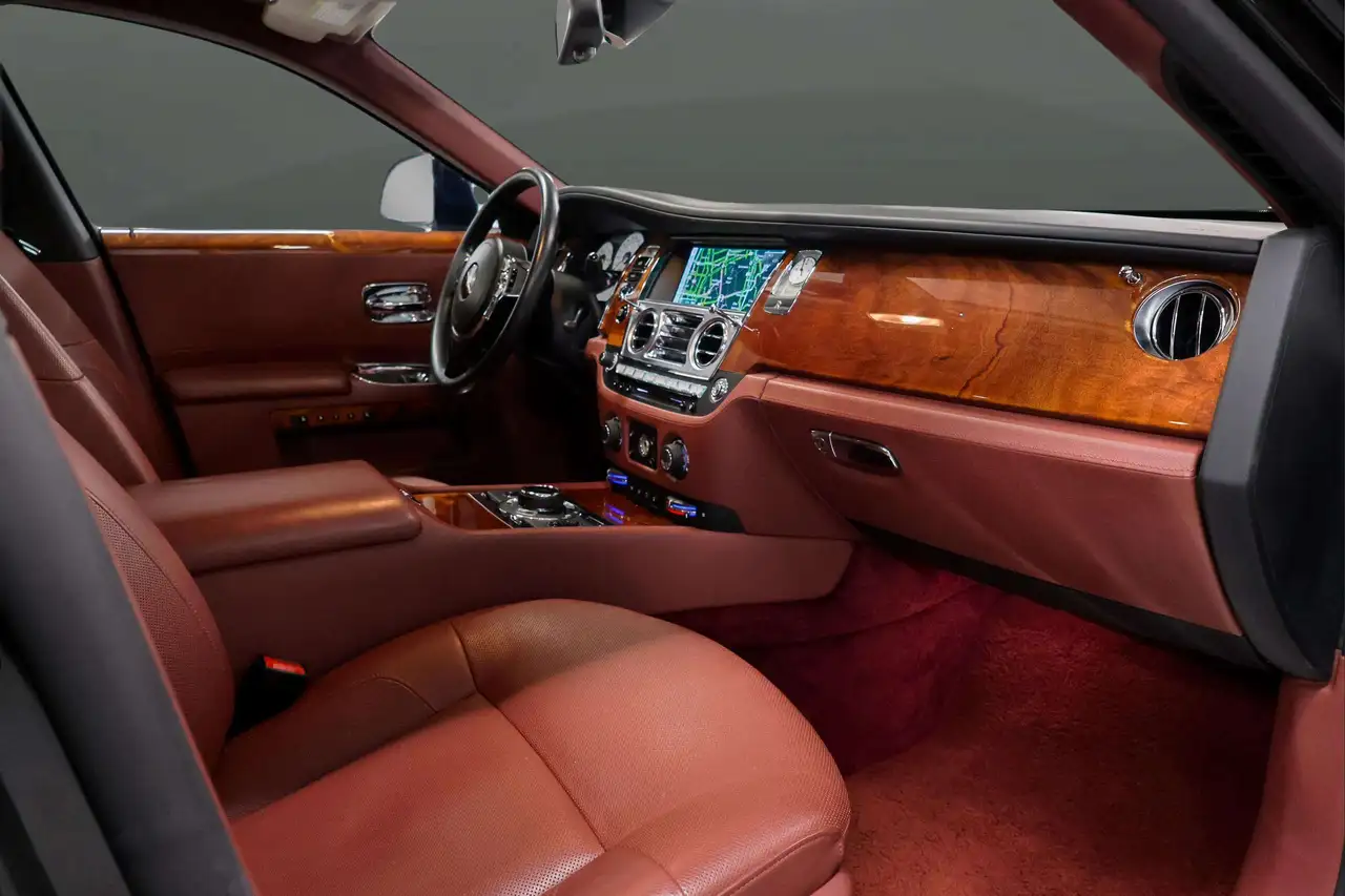 Rolls-Royce Ghost photo Rolls-Royce Ghost