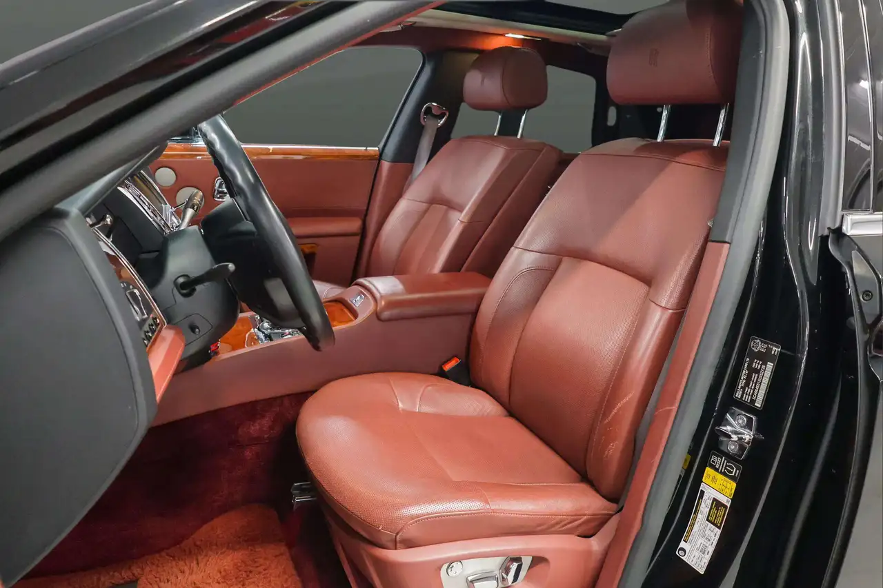 Rolls-Royce Ghost photo Rolls-Royce Ghost
