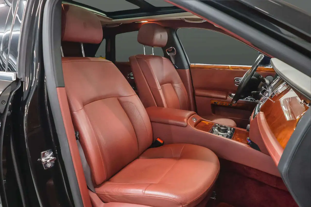 Rolls-Royce Ghost photo Rolls-Royce Ghost