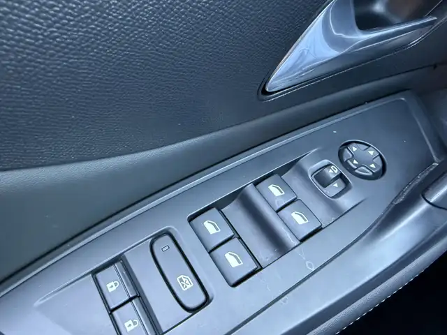 Peugeot 308 view 9