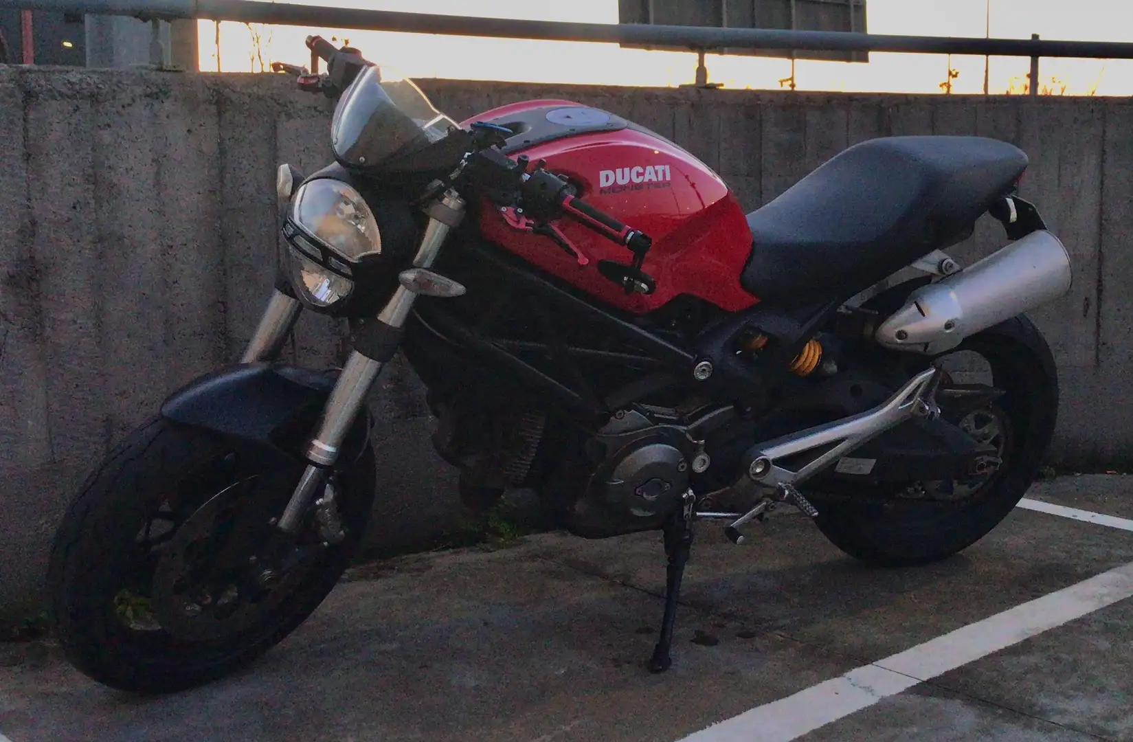 Ducati Monster 696 - 2