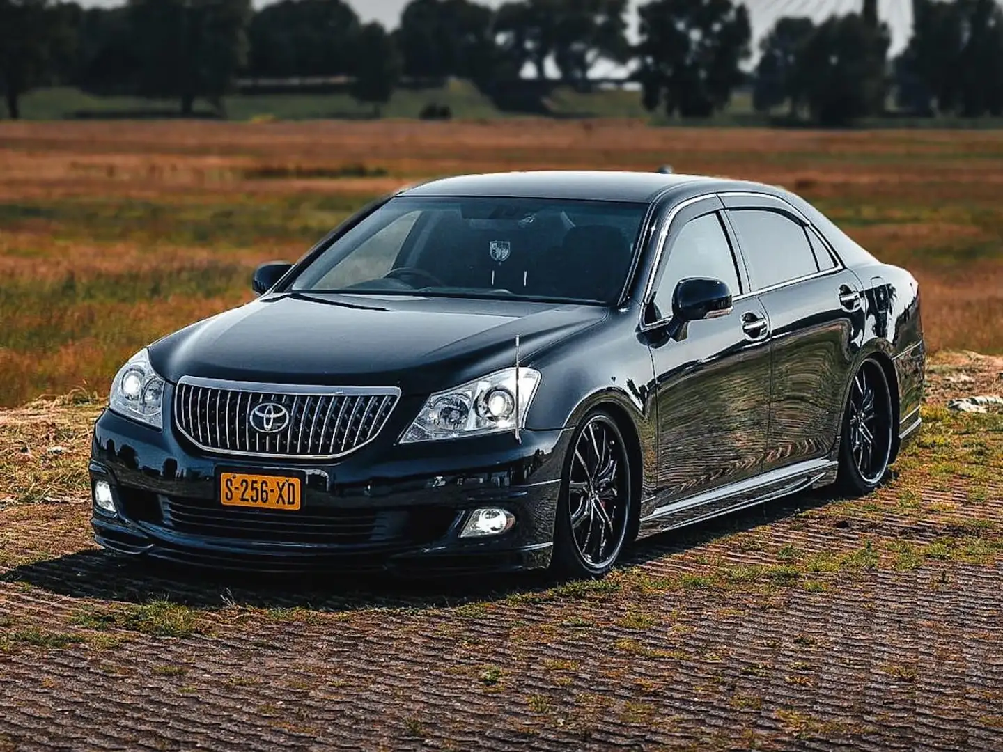 Toyota Crown Majesta 4.6 Noir - 1