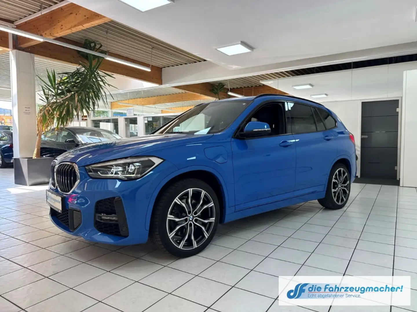 BMW X1 xDrive 25 e M Sport M Sport Sportpaket HUD AHK-abn Bleu - 2