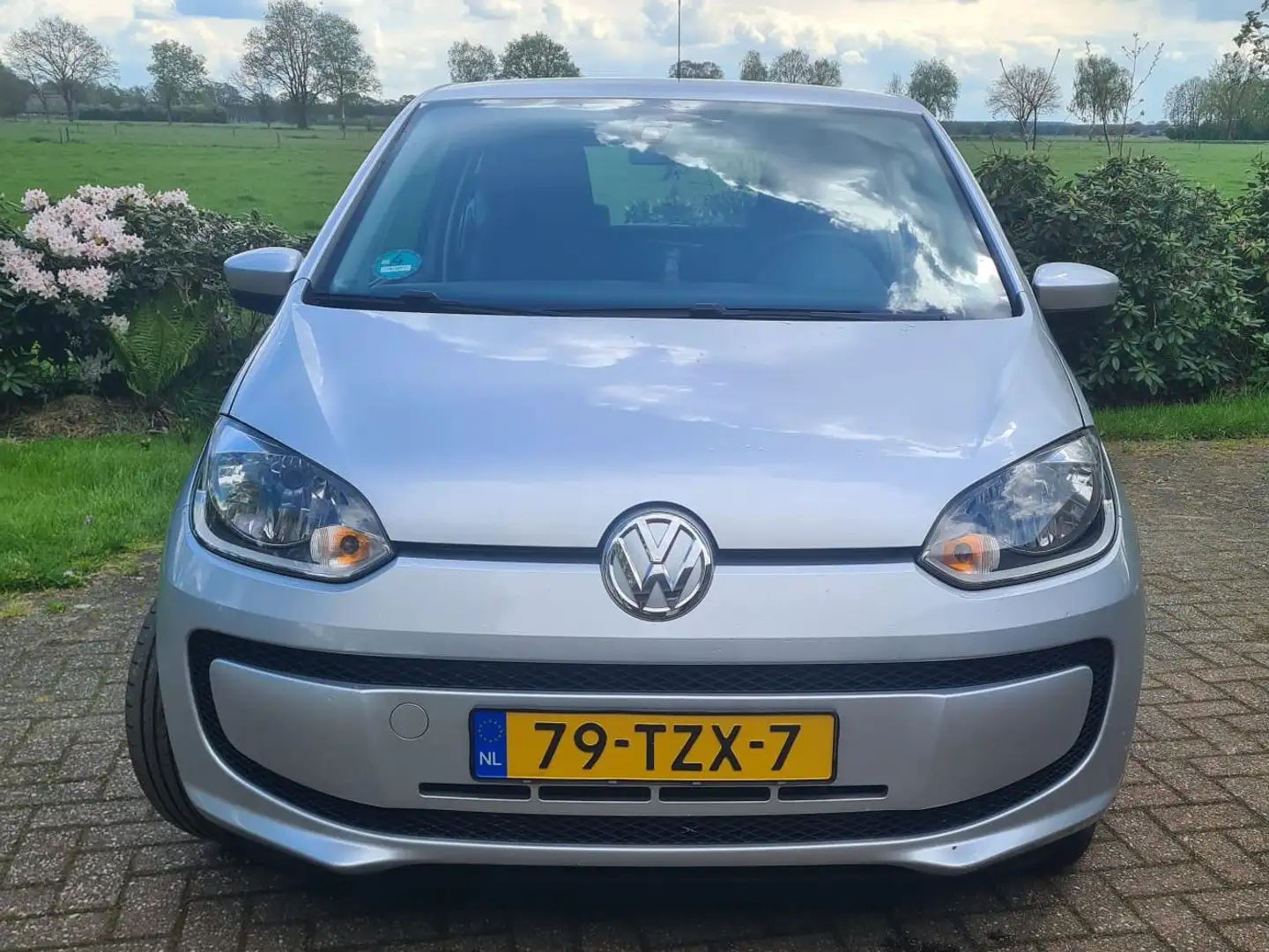 Volkswagen up! 1.0 move up! - dealeronderhouden - 2e eigenaar Zilver - 1