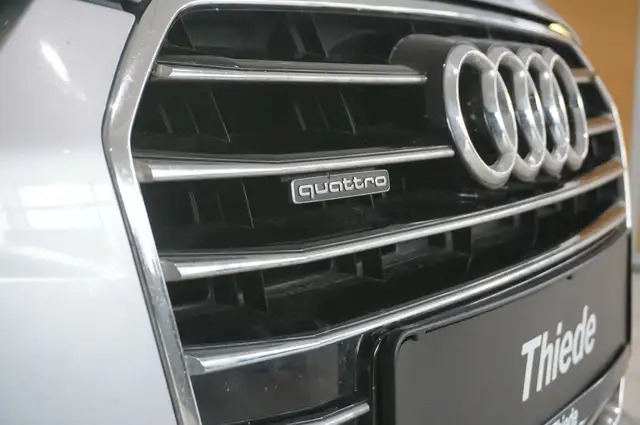 Audi A6 Avant view 6