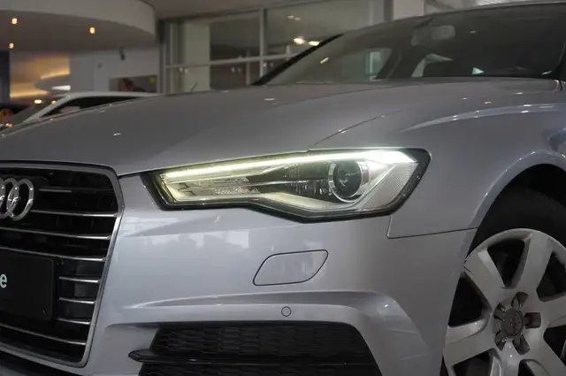 Audi A6 Avant view 4