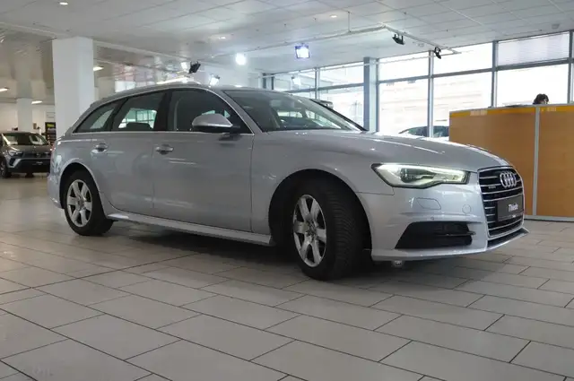 Audi A6 Avant view 7