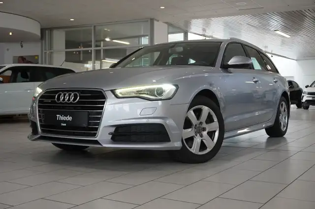 Audi A6 Avant view 3