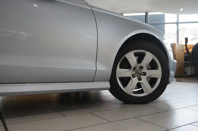 Audi A6 Avant view 8