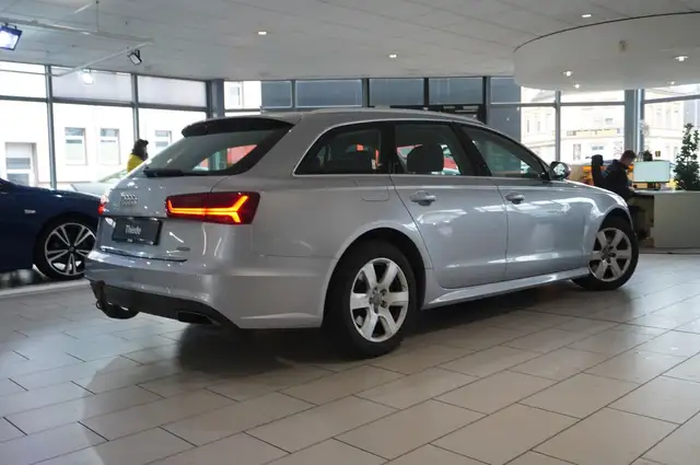 Audi A6 Avant view 9