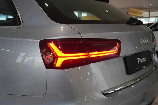 Audi A6 Avant view 11