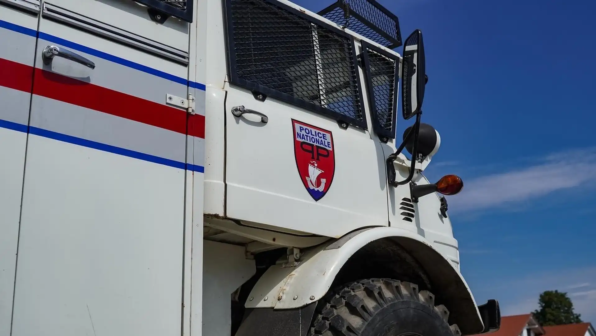 Mercedes-Benz Unimog 406 Kastenaufbau Weiß - 2