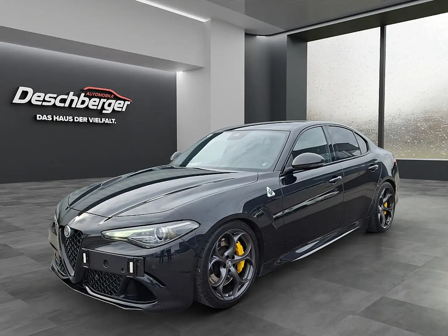Alfa Romeo Giulia Quadrifoglio 2,9T V6 510 AT RWD Schwarz - 1