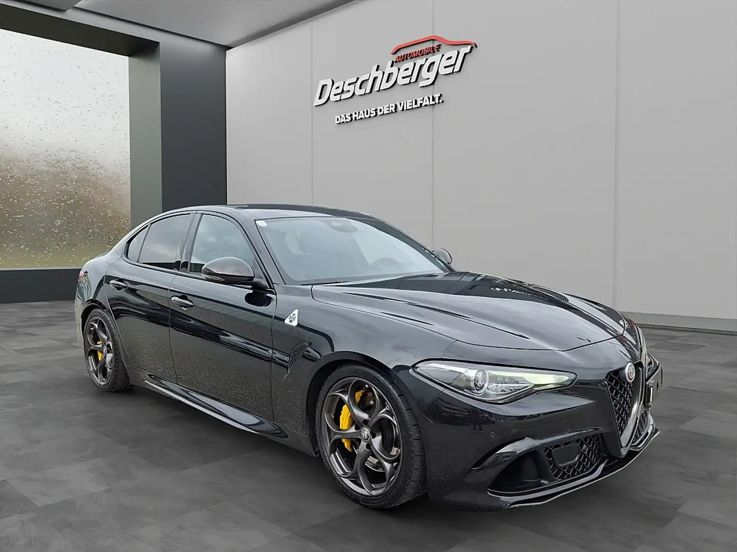 Alfa Romeo Giulia Quadrifoglio 2,9T V6 510 AT RWD Schwarz - 2