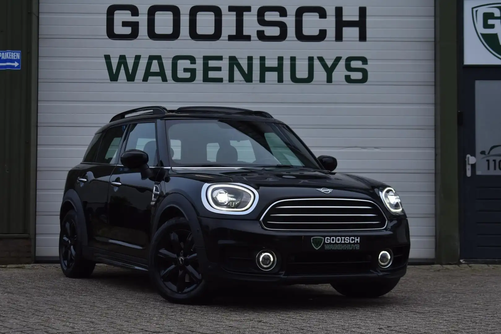 MINI Cooper Countryman 1.5 Chili | Stoelverwarming | Pano | Carplay | Zwart - 2