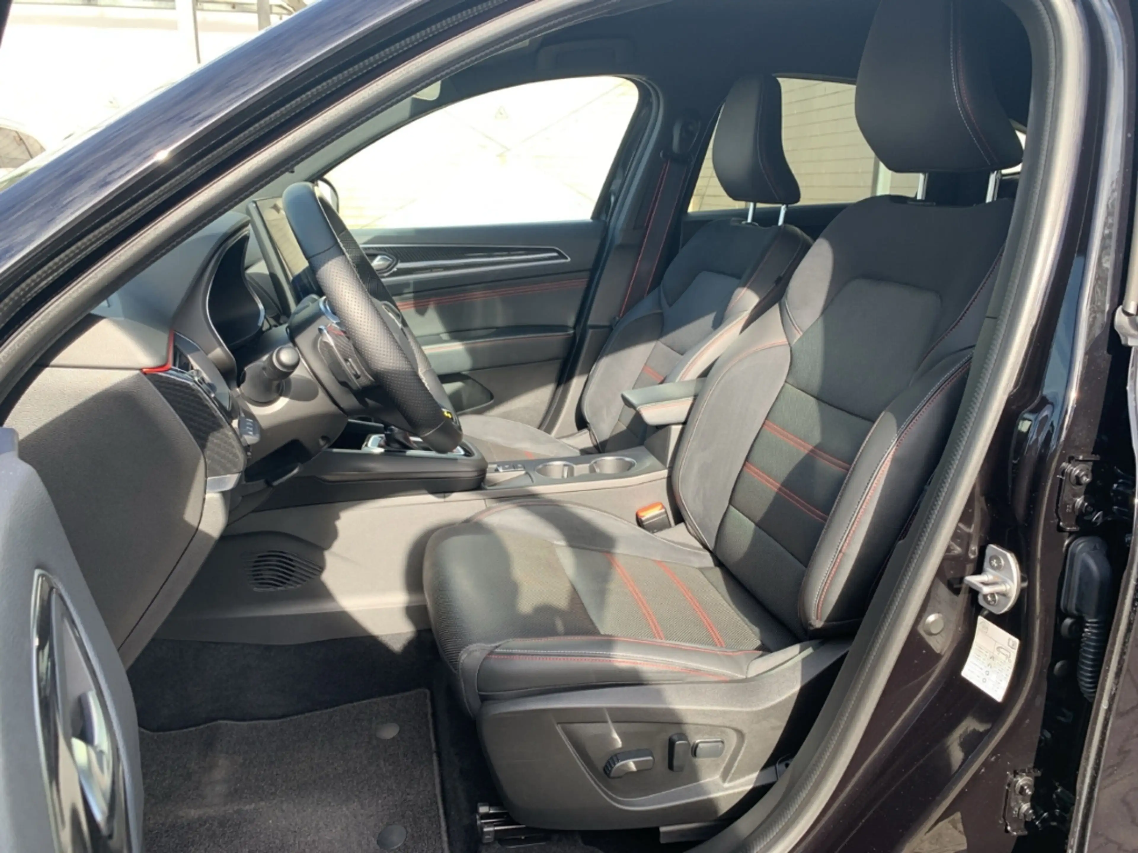 Renault Arkana R.S. LINE TCE 160 EDC NAVI+KLIMA+SHZ+LED+ — photo 9