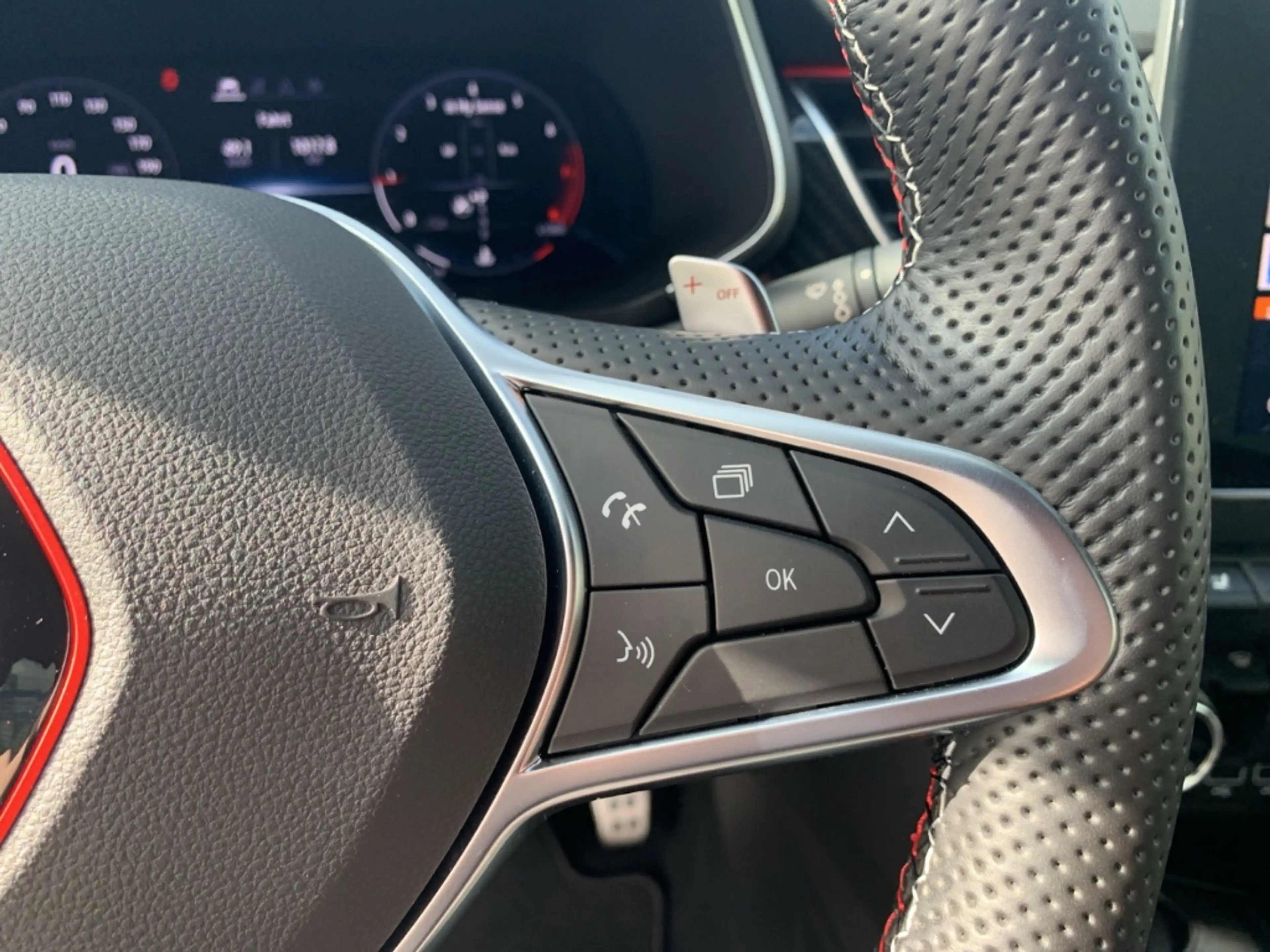 Renault Arkana R.S. LINE TCE 160 EDC NAVI+KLIMA+SHZ+LED+ — photo 23