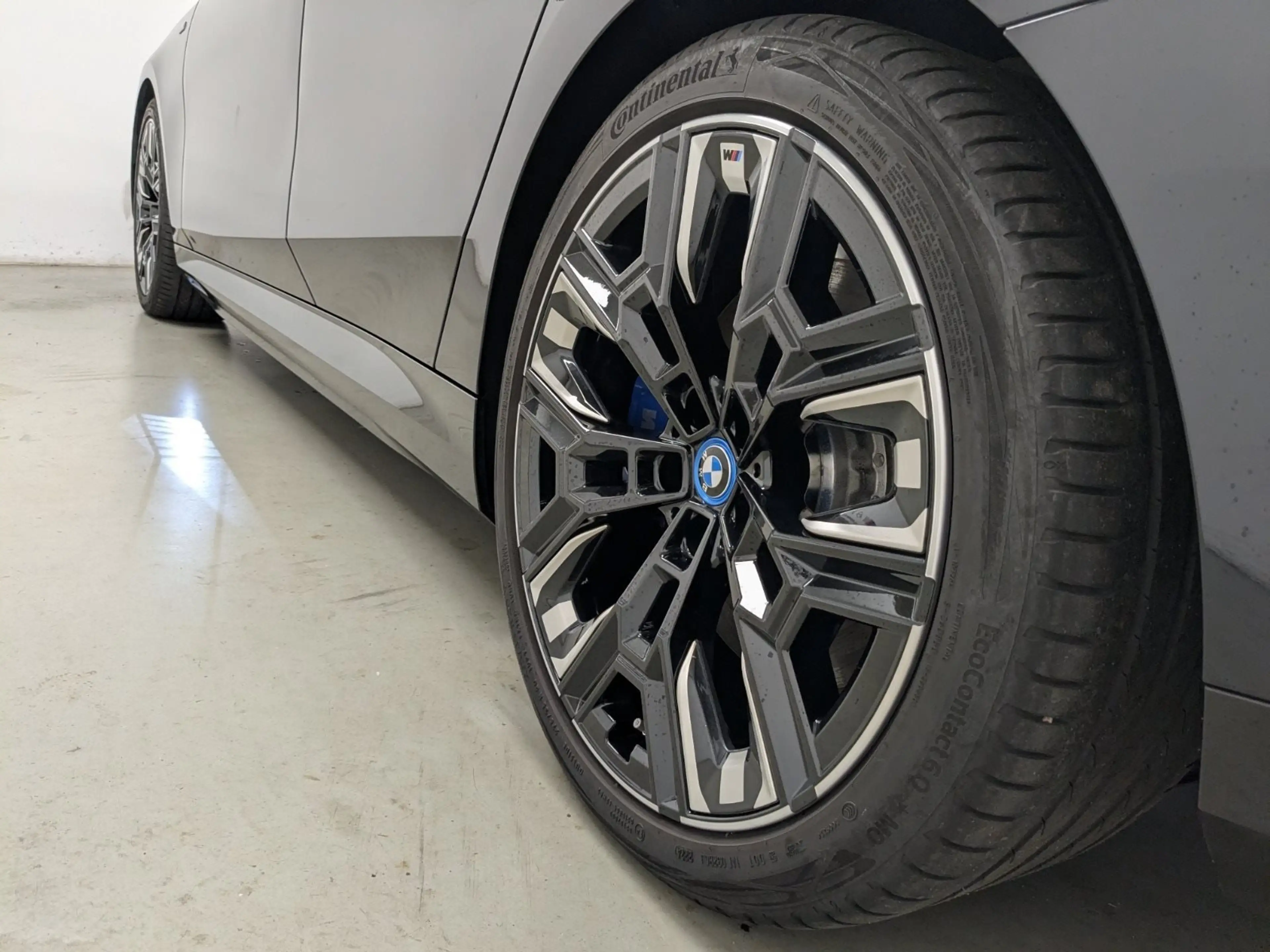 BMW i5 M60 xDrive M Sport Pro Pano AHK DA Prof PA Prof — photo 15