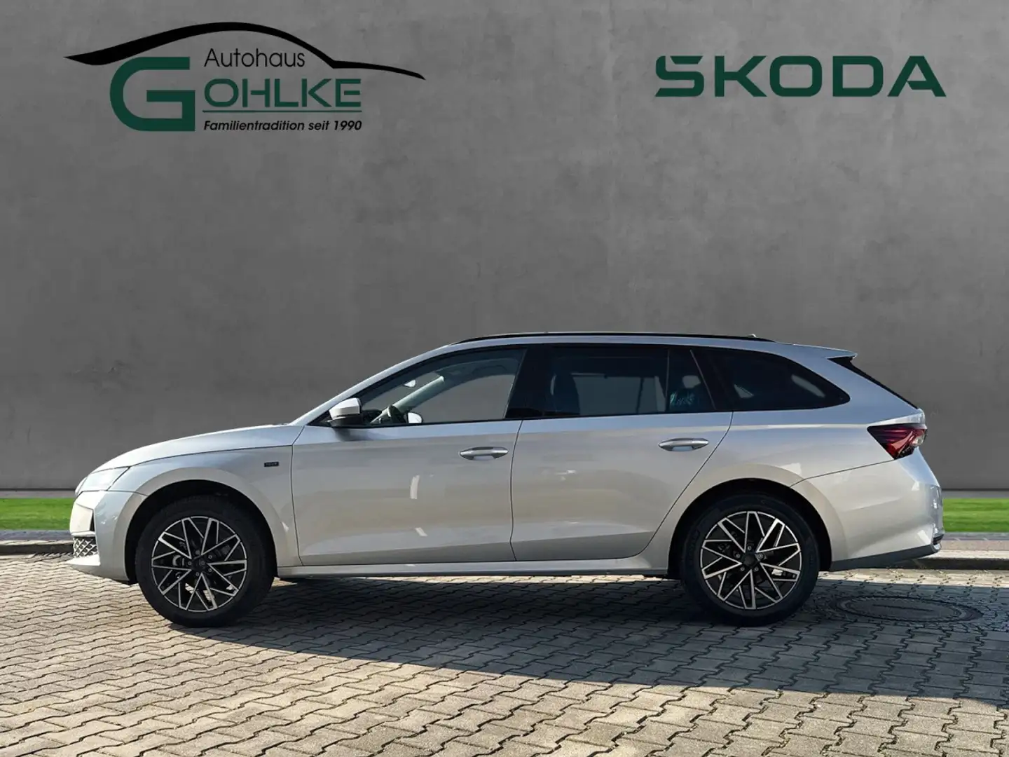 Skoda Octavia Combi Tour 1.5T 110kW*Anhängerkupplung* Klima Plateado - 2