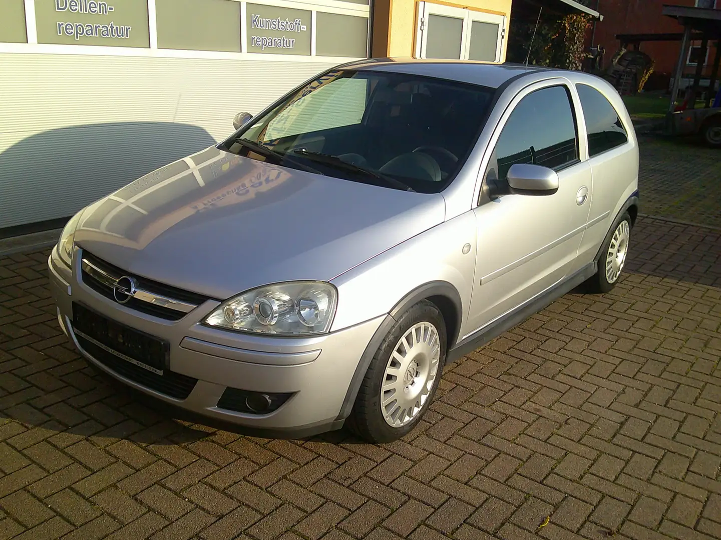 Opel Corsa Edition   TÜV Neu Silber - 2