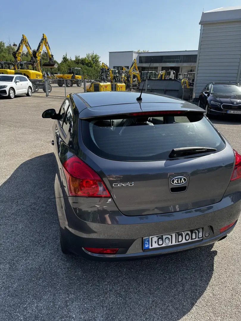 Kia Ceed SW / cee'd SW 1.4 CVVT EX Grau - 2