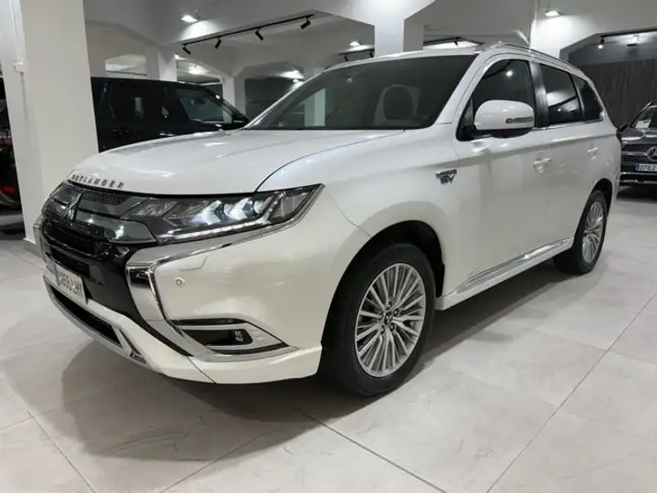 Mitsubishi Outlander PHEV Kaiteki 4WD 2020, foto 11