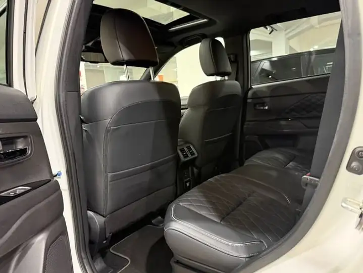 Mitsubishi Outlander PHEV Kaiteki 4WD 2020, foto 4