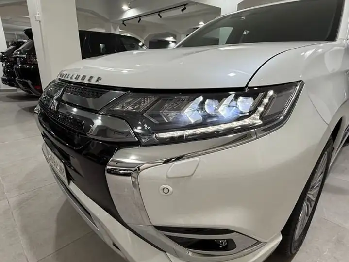 Mitsubishi Outlander PHEV Kaiteki 4WD 2020, foto 35