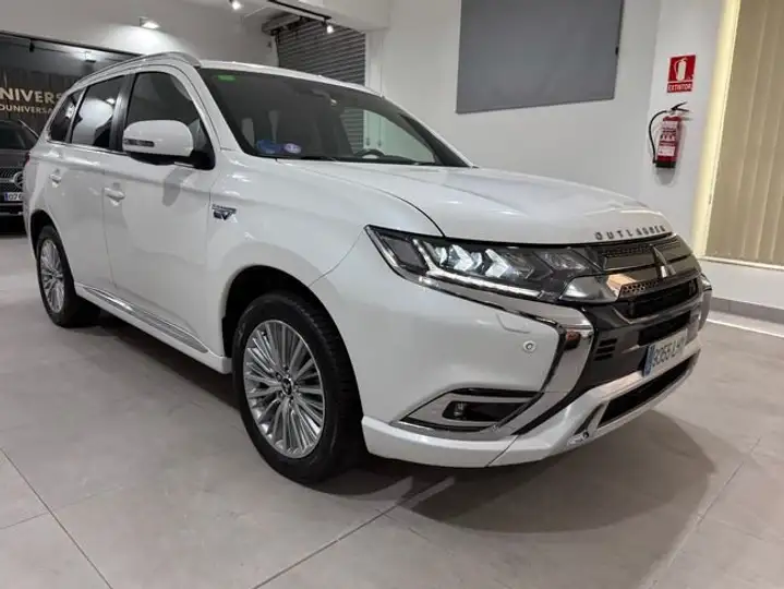 Mitsubishi Outlander PHEV Kaiteki 4WD 2020, foto 13