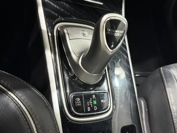 Mitsubishi Outlander PHEV Kaiteki 4WD 2020, foto 26
