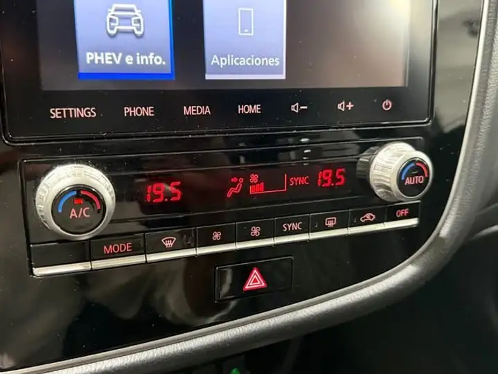 Mitsubishi Outlander PHEV Kaiteki 4WD 2020, foto 24