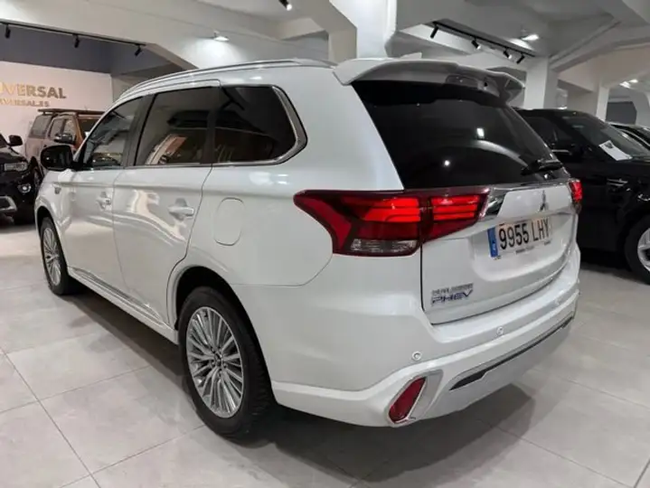Mitsubishi Outlander PHEV Kaiteki 4WD 2020, foto 18