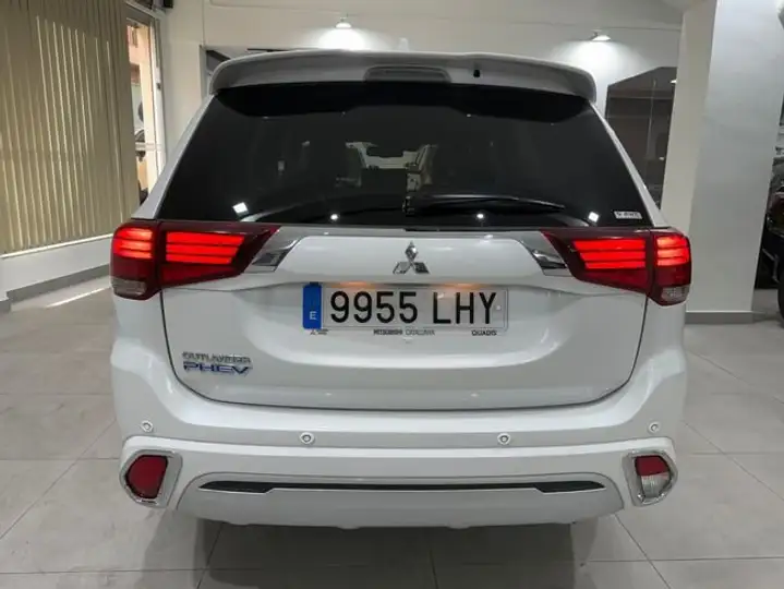 Mitsubishi Outlander PHEV Kaiteki 4WD 2020, foto 15