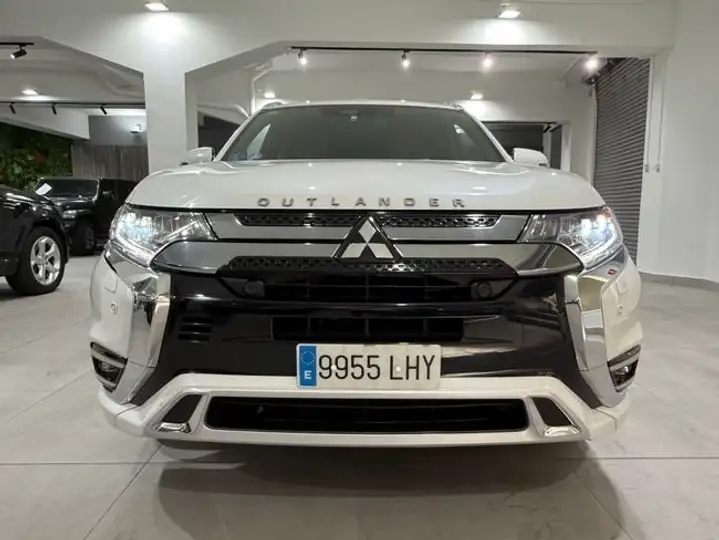 Mitsubishi Outlander PHEV Kaiteki 4WD 2020, foto 5