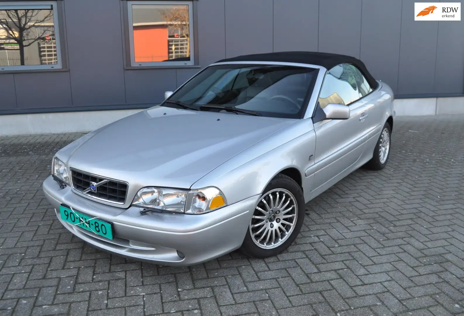 Volvo C70 Convertible 2.0 T Prestige, netto € 4.999 ex BTW, Plateado - 1