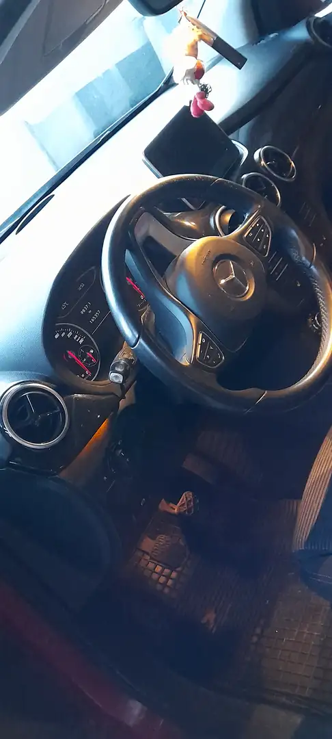 Mercedes-Benz B 180 B 180 d Rot - 2