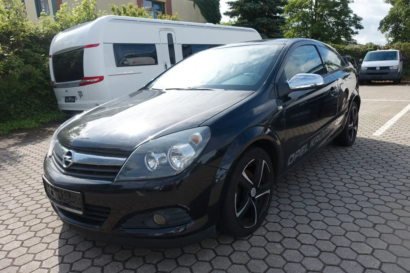 Opel Astra GTC 1,6i Edition*Klima*Tempomat* Schwarz - 1