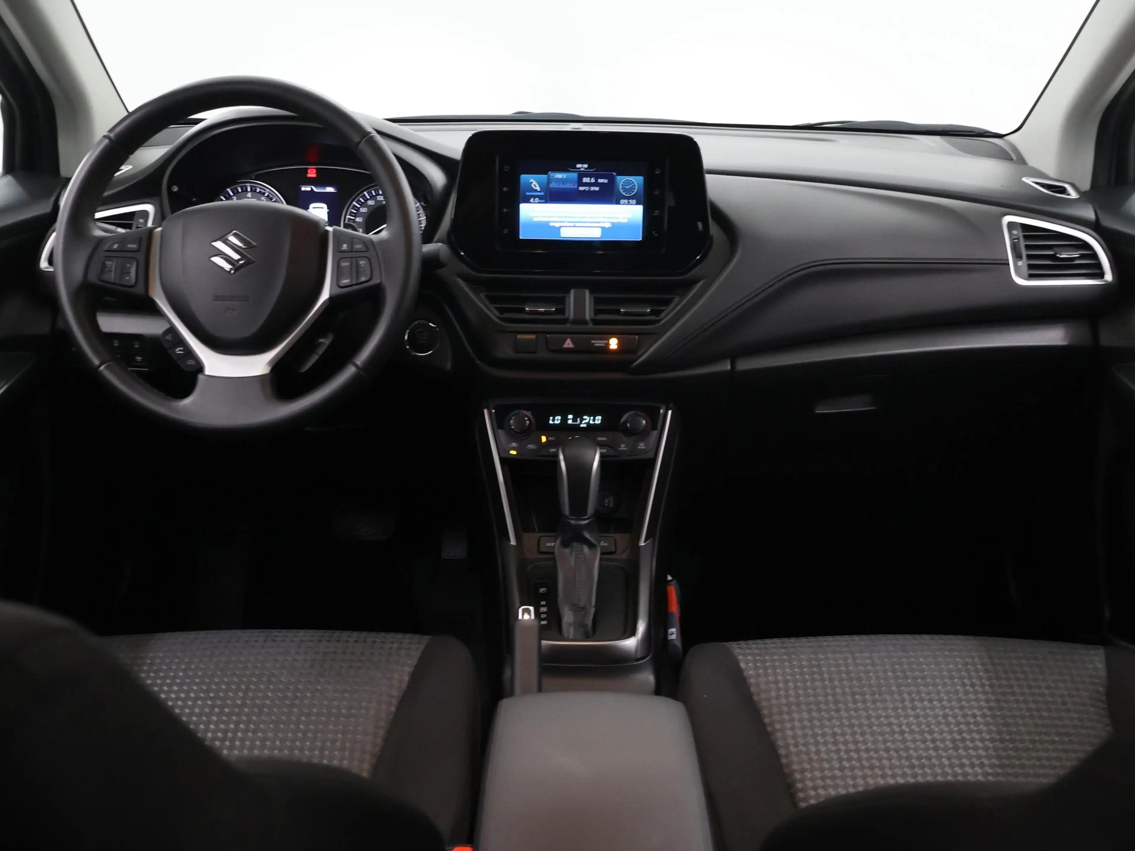 Suzuki S-Cross 1.4 Boosterjet Select Smart Hybrid | LED | Navigat — photo 8