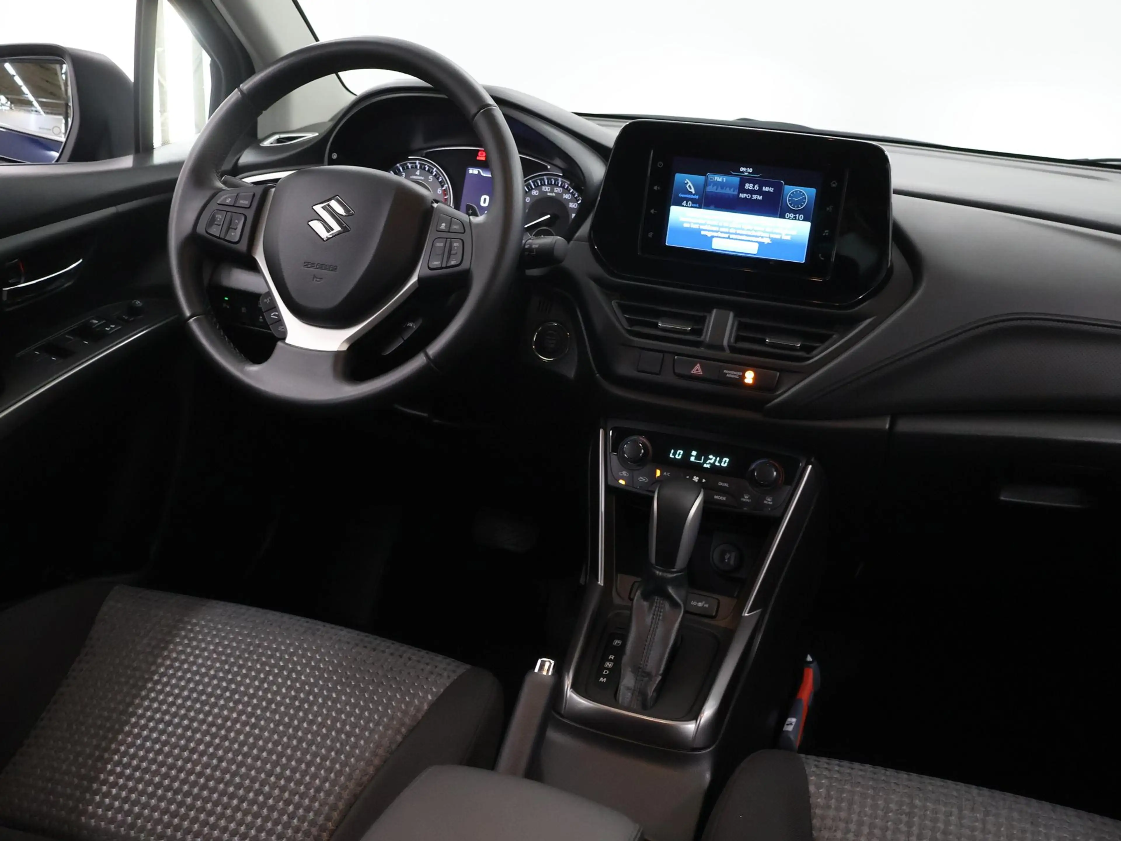 Suzuki S-Cross 1.4 Boosterjet Select Smart Hybrid | LED | Navigat — photo 9