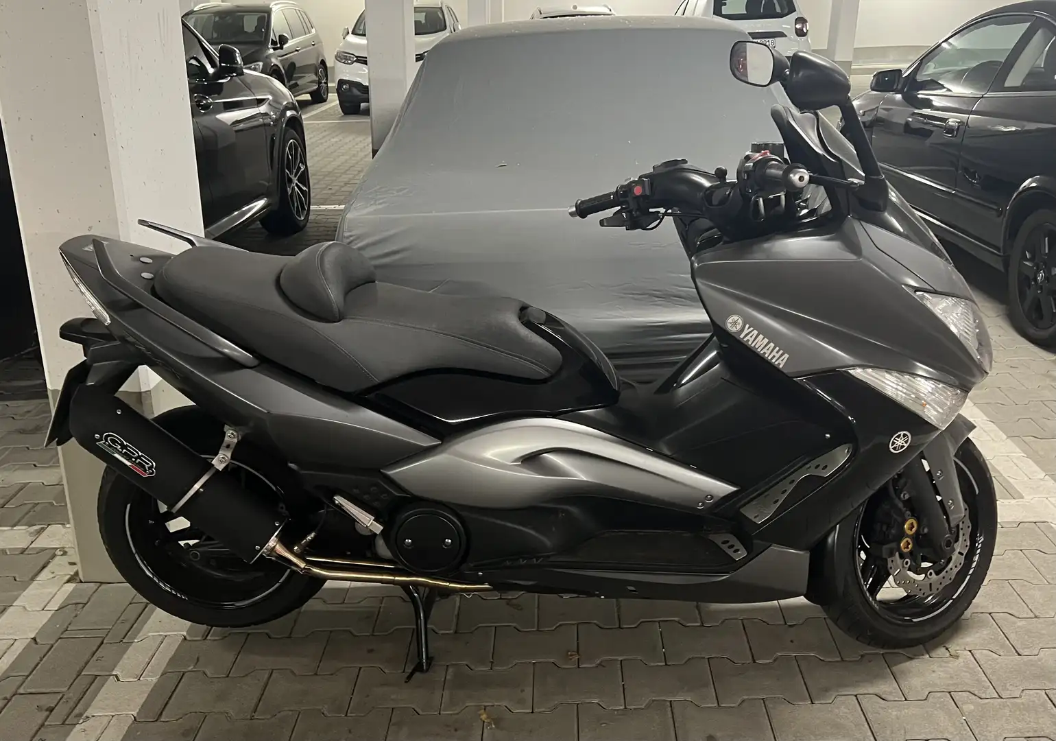 Yamaha TMAX 500 Šedá - 2